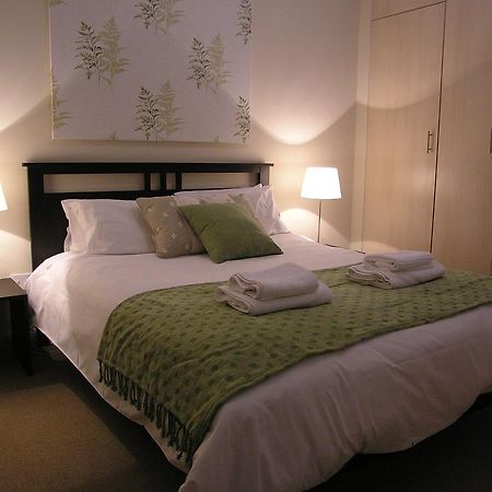 Urban Oasis At The Four Seasons Apartment Cape Town Room photo